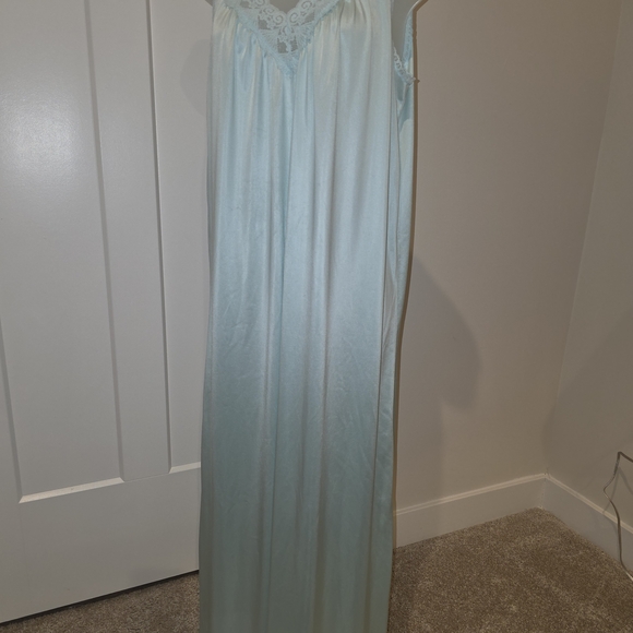 VTG Vanity Fair Soft Blue Lace Chemise - Picture 7 of 7